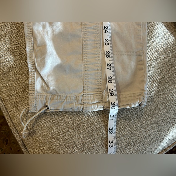 Hannah women’s size 10 khaki cargo capris - Picture 4 of 6